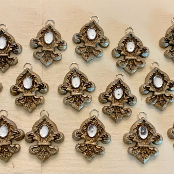 20 fleur de li drops - Picture 1 of 5